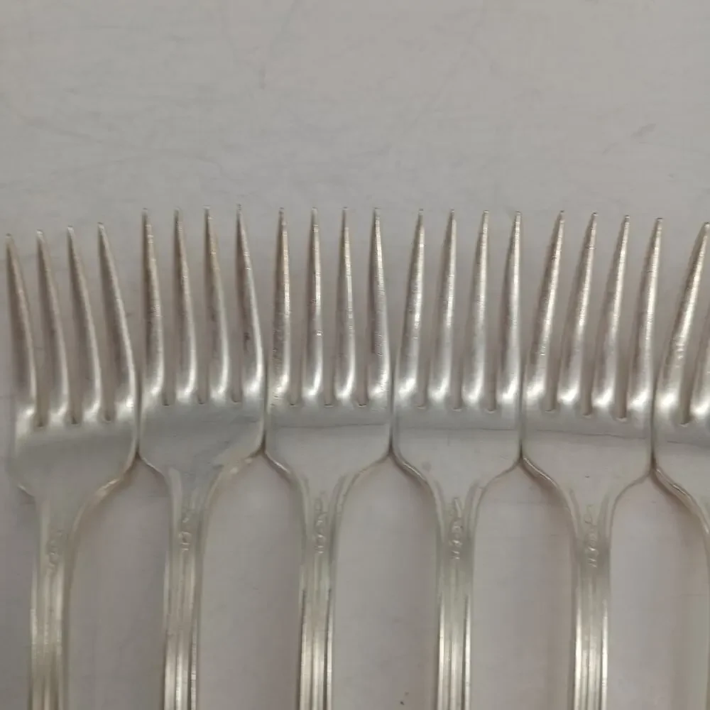 8X DF Vtg Manor Plate Triple Rose Rosedale Dinner Forks Silverplate